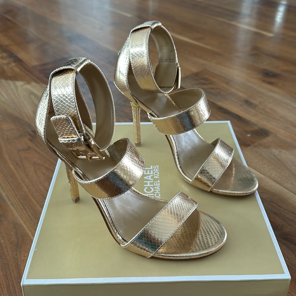 Michael Kors Amal Sandal, pale gold, size 7.